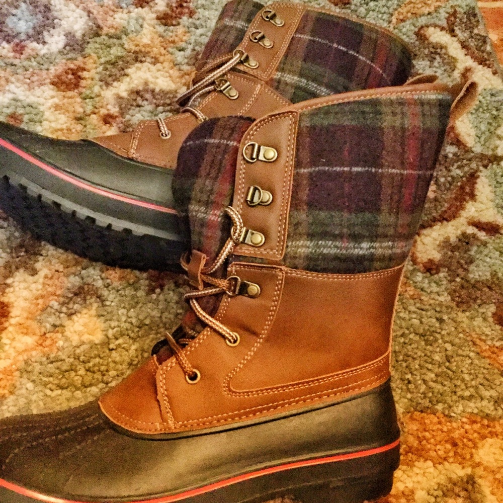 Winter Rain Snow Boots 10. Plaid wool uppers. New
